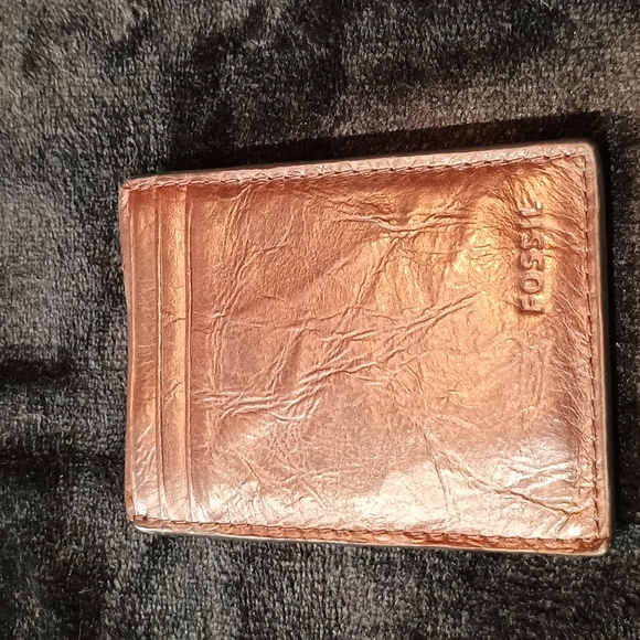 Fossil magnetic money clip and credit card holder - Picture 1 of 2